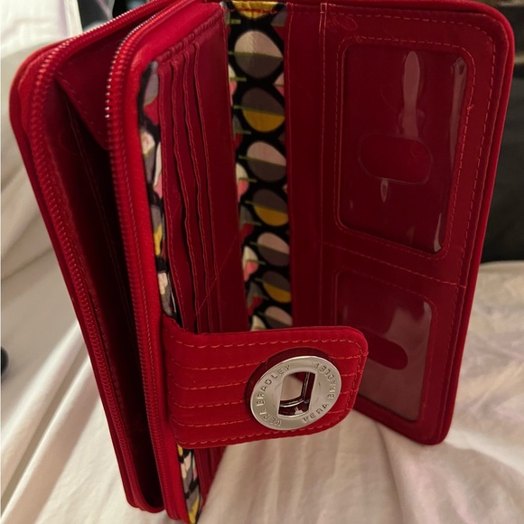 “Vera Bradley“ Red Wallet Never Used Silver Hardware Slots Zipper Compartments - Picture 6 of 7